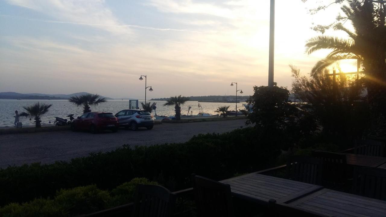 Aliye Hanim Hotel ไอวาลิค ภายนอก รูปภาพ