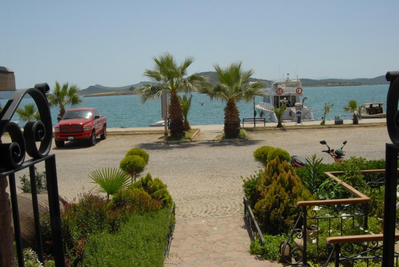 Aliye Hanim Hotel ไอวาลิค ภายนอก รูปภาพ