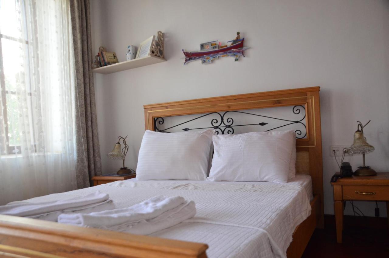 Aliye Hanim Hotel ไอวาลิค ภายนอก รูปภาพ