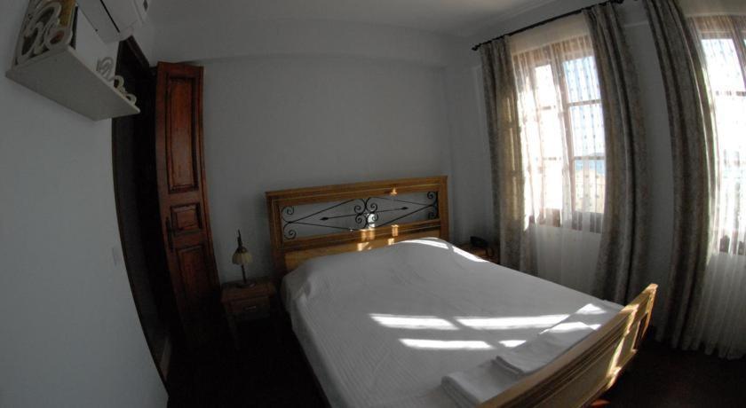 Aliye Hanim Hotel ไอวาลิค ภายนอก รูปภาพ