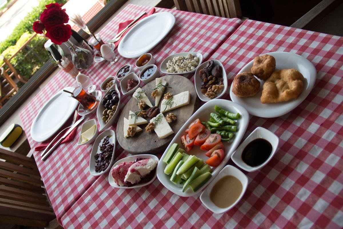 Aliye Hanim Hotel ไอวาลิค ภายนอก รูปภาพ