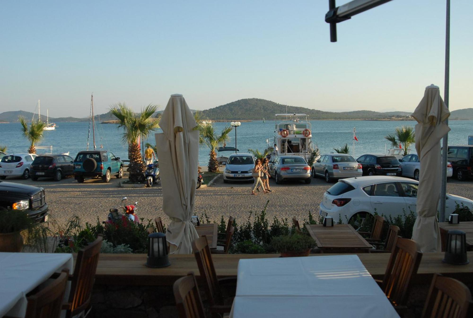 Aliye Hanim Hotel ไอวาลิค ภายนอก รูปภาพ