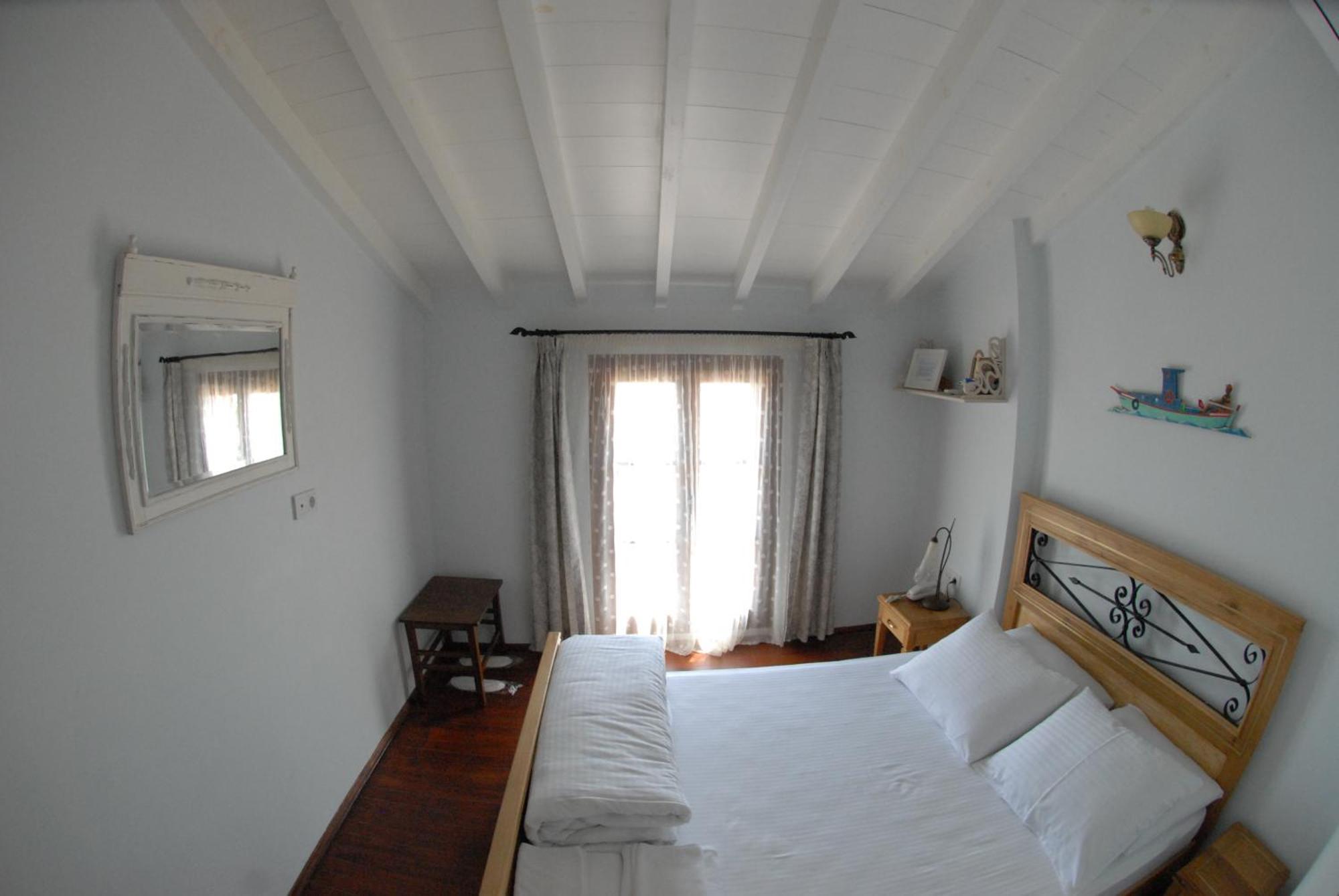 Aliye Hanim Hotel ไอวาลิค ภายนอก รูปภาพ