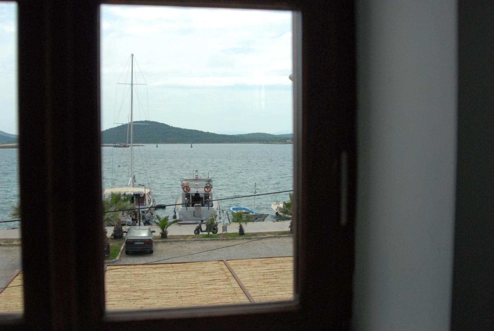 Aliye Hanim Hotel ไอวาลิค ภายนอก รูปภาพ