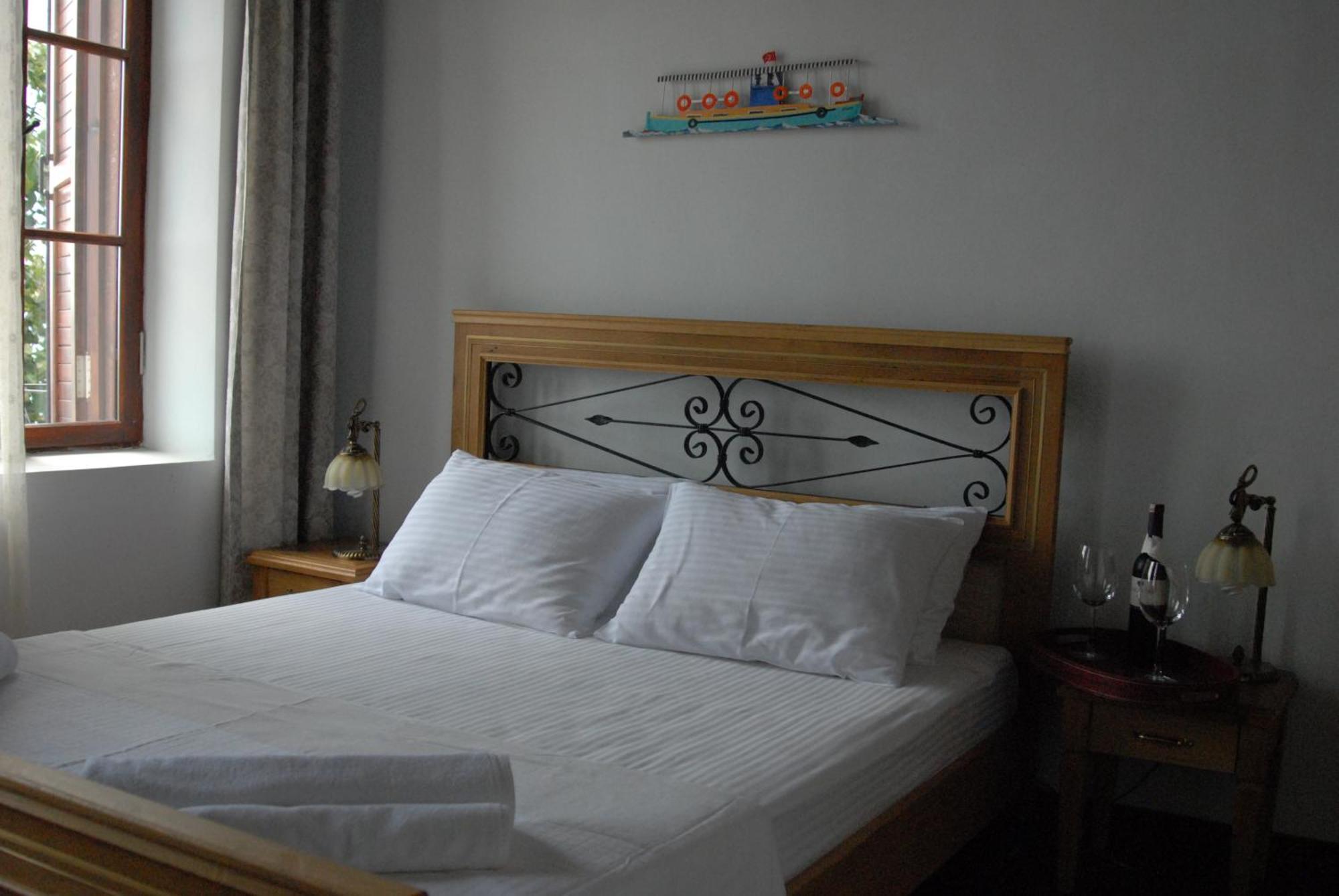 Aliye Hanim Hotel ไอวาลิค ภายนอก รูปภาพ