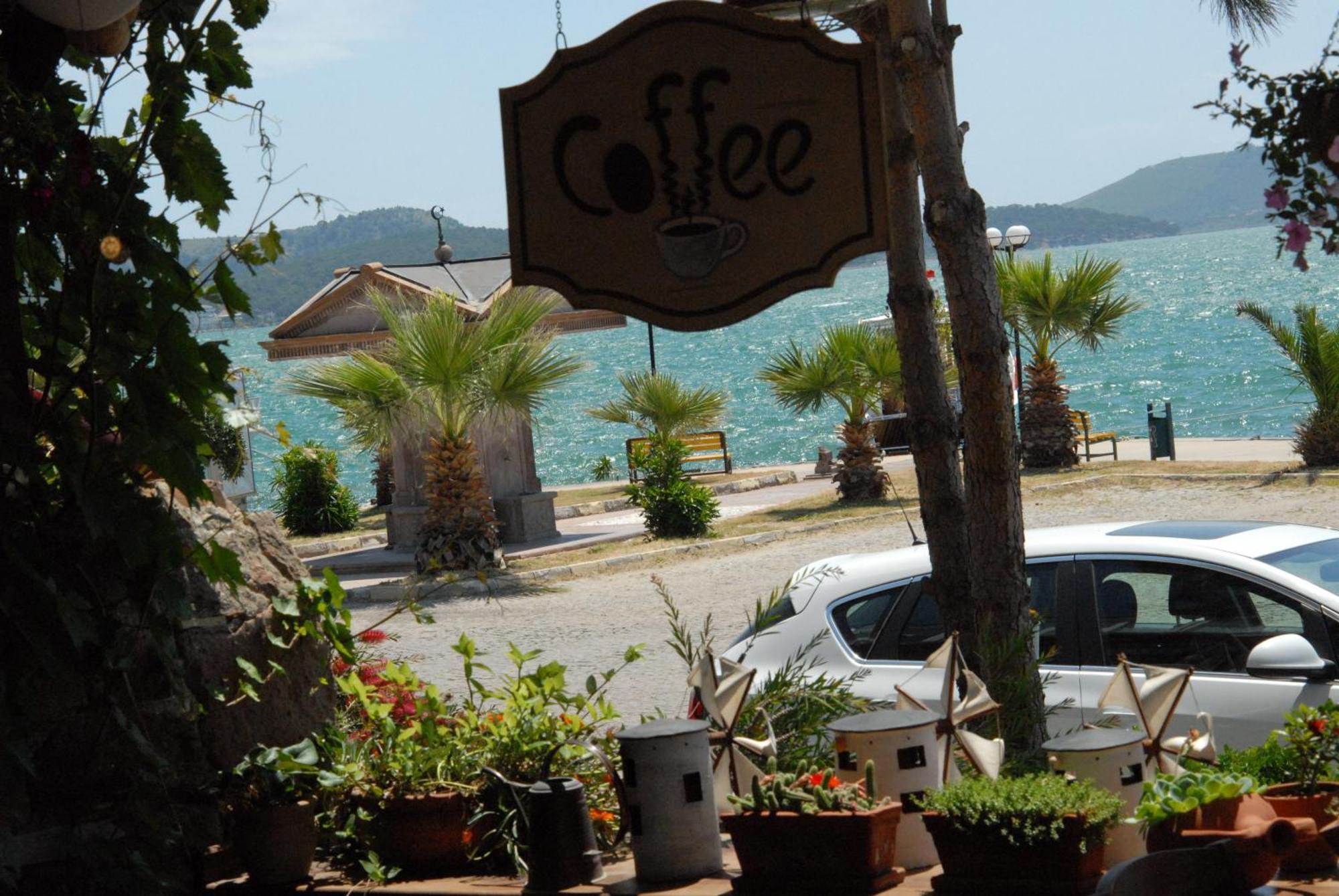 Aliye Hanim Hotel ไอวาลิค ภายนอก รูปภาพ